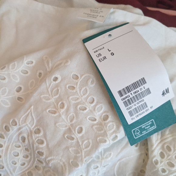 Eyelet cropped top - Picture 2 of 2